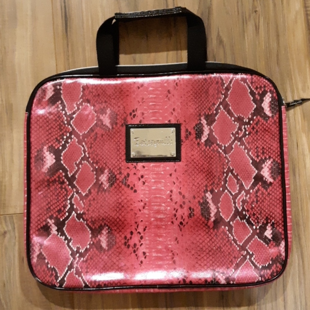 Betseyville by Betsey Johnson Pink Metalic Laptop Carring Case.